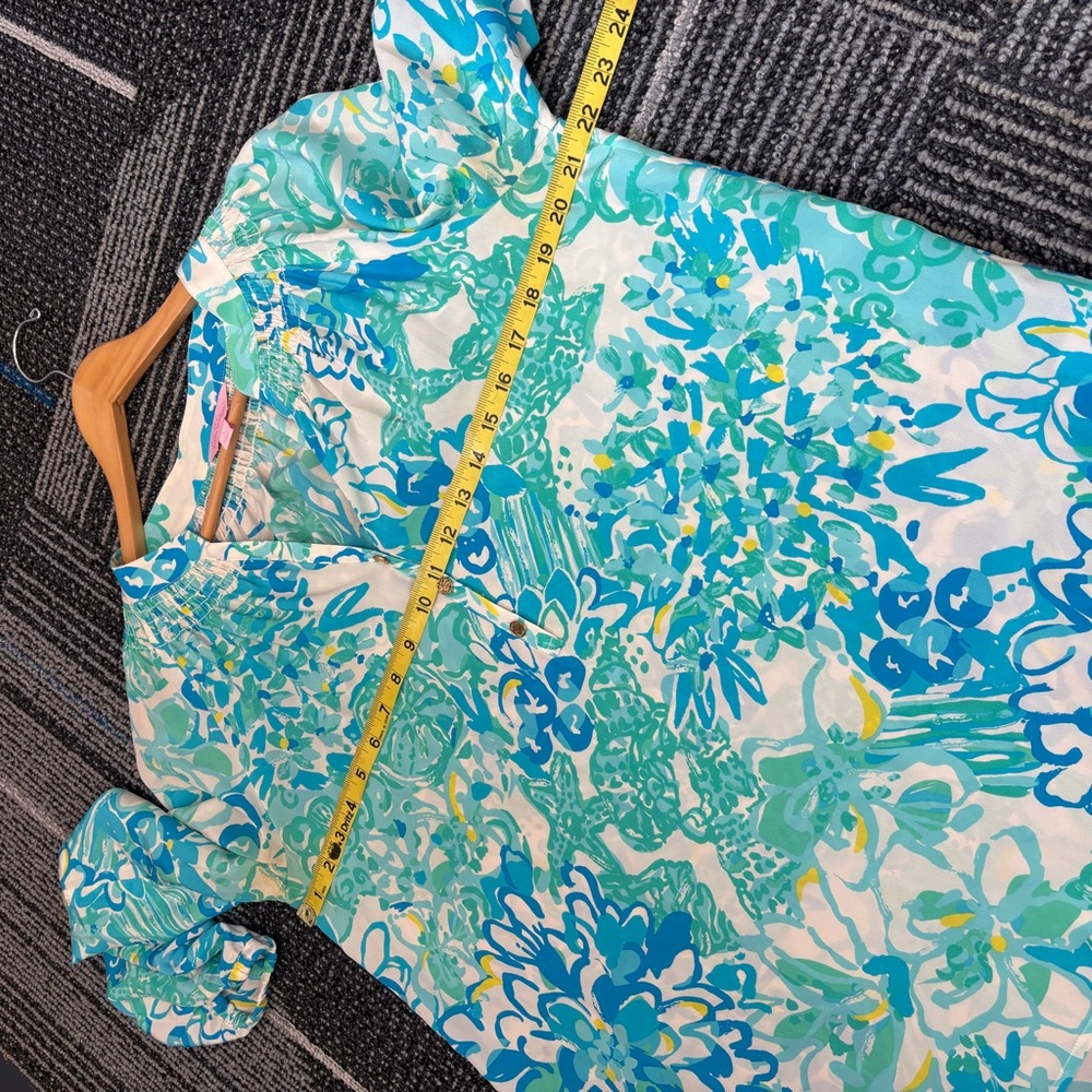 Lilly Pulitzer Elsa Silk Top Large Blue Teal Floral - Picture 10 of 15